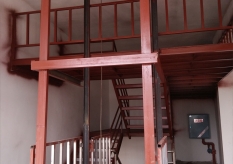 设备平台工业提升机焊接安装