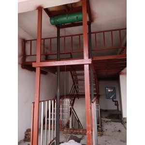 设备平台工业提升机焊接安装